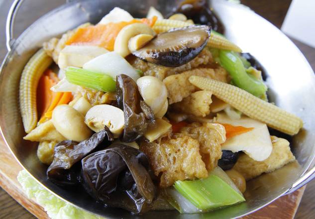 Simmer Assorted Vegetable & Fried Tofu 素什錦